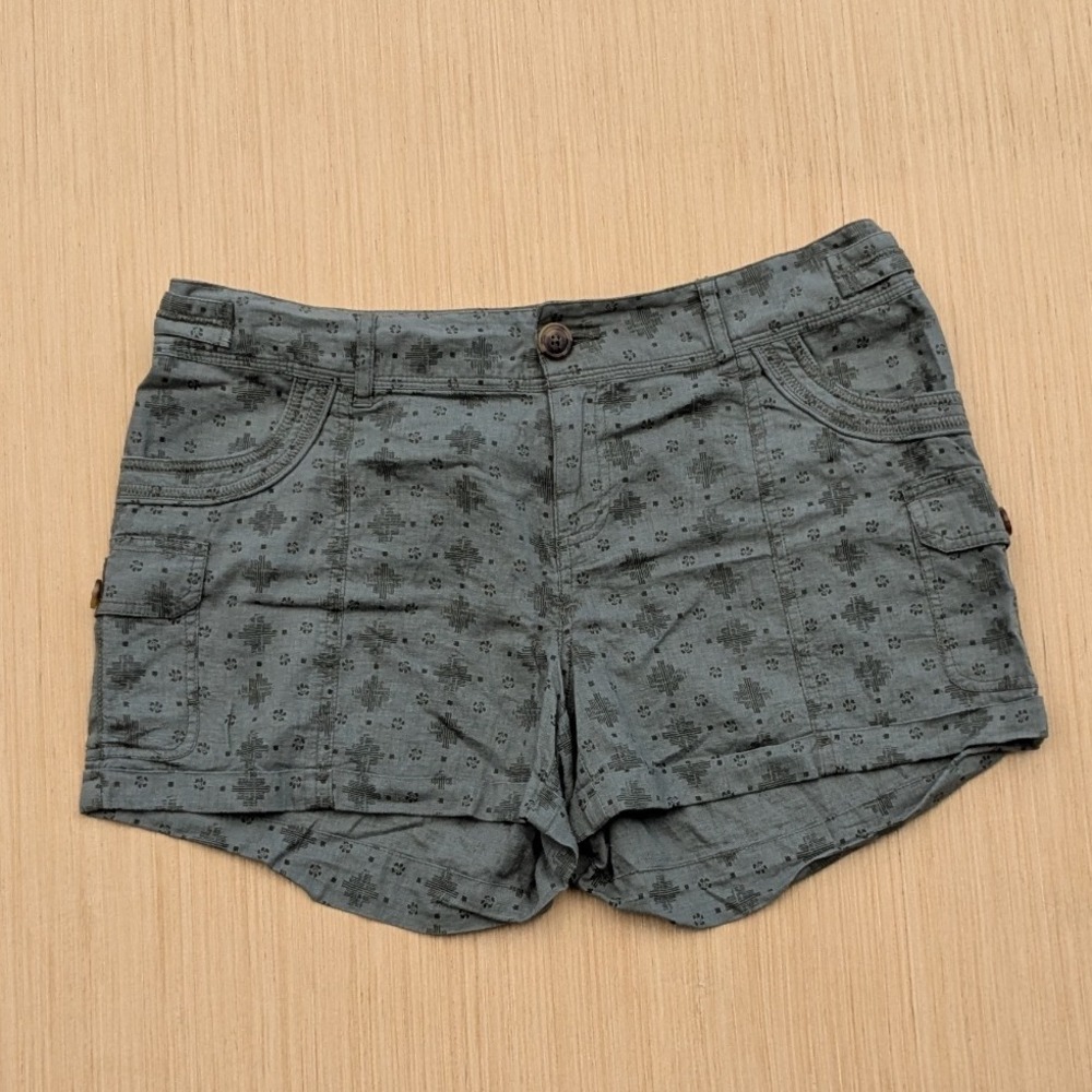 Maurices Gray Neutral Cargo‎ Linen Blend Lightweight 3" Shorts Women's 7/8